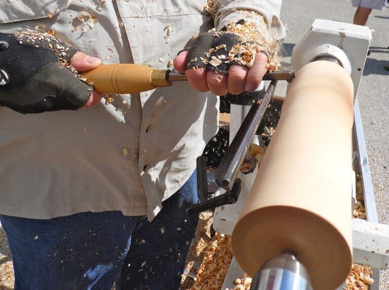 ROI przy inwestycji w palety wielokrotnego użytku – Kompleksowa analiza korzyści, ryzyka i czynników wpływu